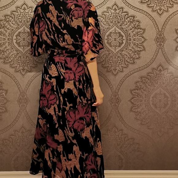 Devore velvet embroidered wrap dress - Picture 6 of 9